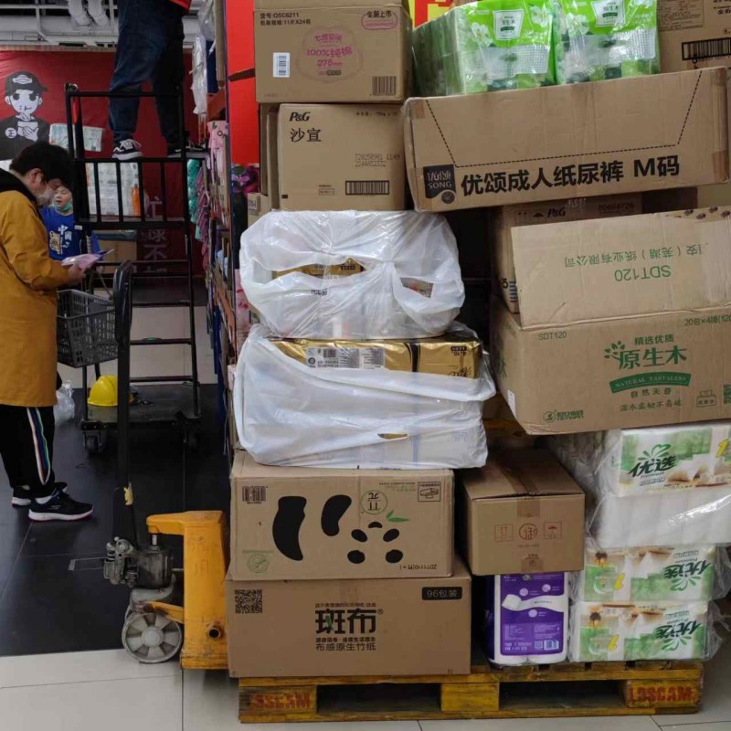 NEOlift Hand Pallet Jack In Supermarket