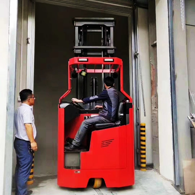 Application of NEOlift Customized Reach Truck in Cold Storage