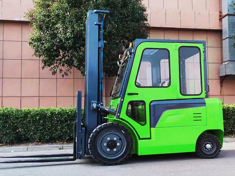 1 unitate de stivuitor personalizat NEOforklift de 3 tone cu baterie Li-ion va fi trimisă clientului