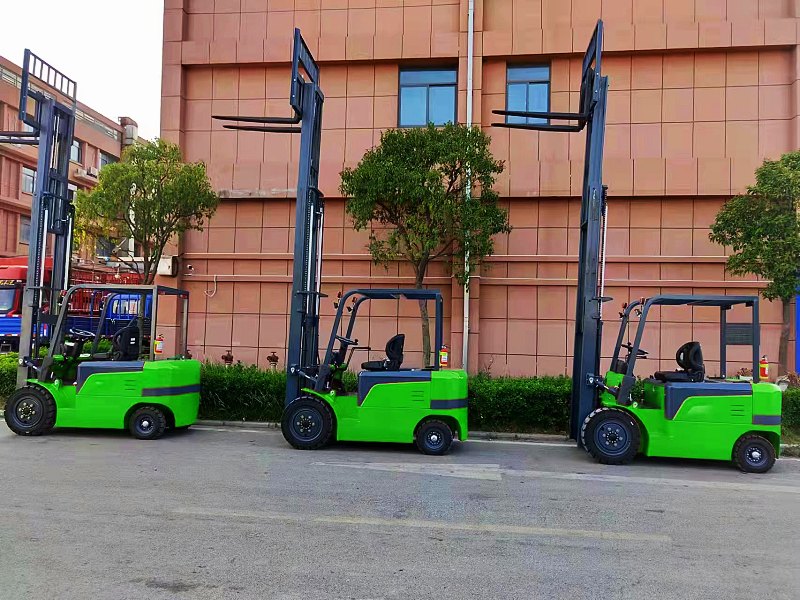 Electric forklift